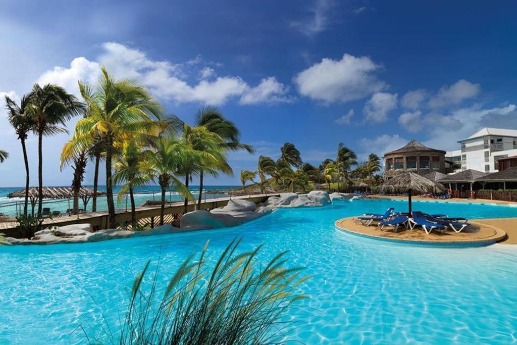 Tres Bel Appartement Avec Vue Mer, Acces Direct A La Plage Et Piscine Surveillee 생프랑수아 외부 사진