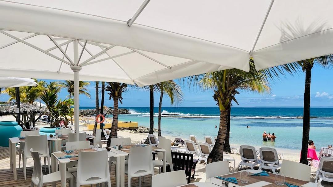 Tres Bel Appartement Avec Vue Mer, Acces Direct A La Plage Et Piscine Surveillee 생프랑수아 외부 사진